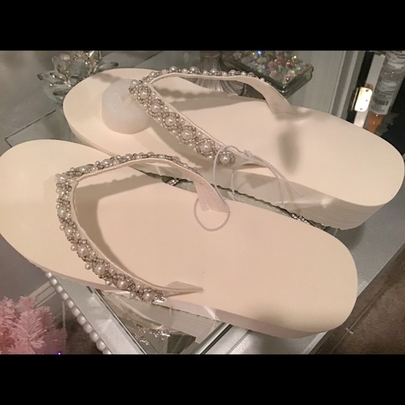 Beautiful sandals for a bride multiple sizes all handmade pearls crystals - Picture 2 of 4